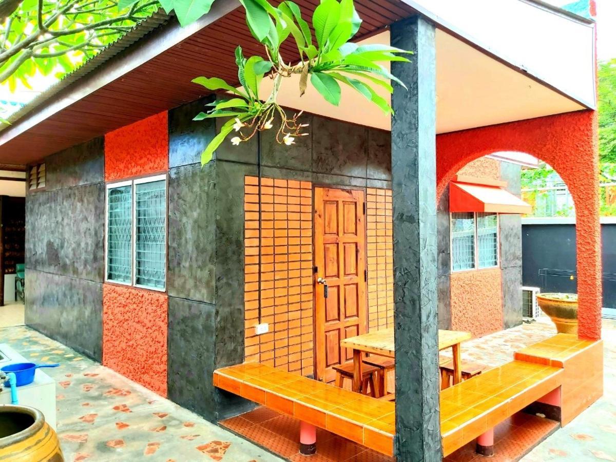 Wilailak Bungalow @ Koh Srichang Ко Си Чанг Екстериор снимка